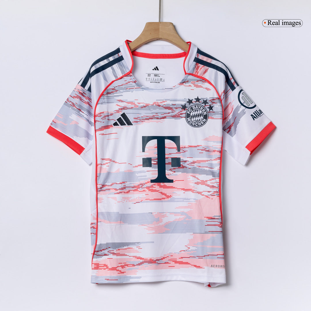 Bayern Mníchov detská vonkajšia futbalová súprava 2025/26