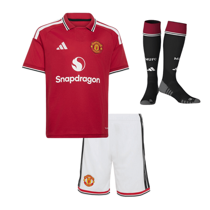 Manchester United detský Domáci futbalový komplet so štulpňami 2026/27