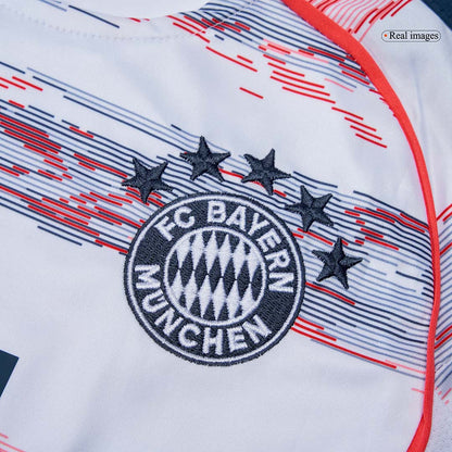 Bayern Mníchov detský vonkajší futbalový komplet 2025/26