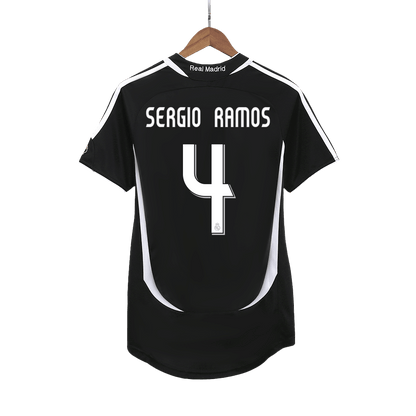 Real Madrid pánsky vonkajší retro futbalový dres 2006/07 - SERGIO RAMOS #4