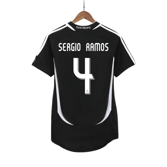 Real Madrid pánsky vonkajší retro futbalový dres 2006/07 - SERGIO RAMOS #4