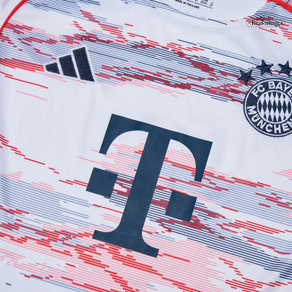 Bayern Mníchov detský vonkajší futbalový komplet 2025/26
