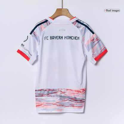 Bayern Mníchov detský vonkajší futbalový komplet 2025/26